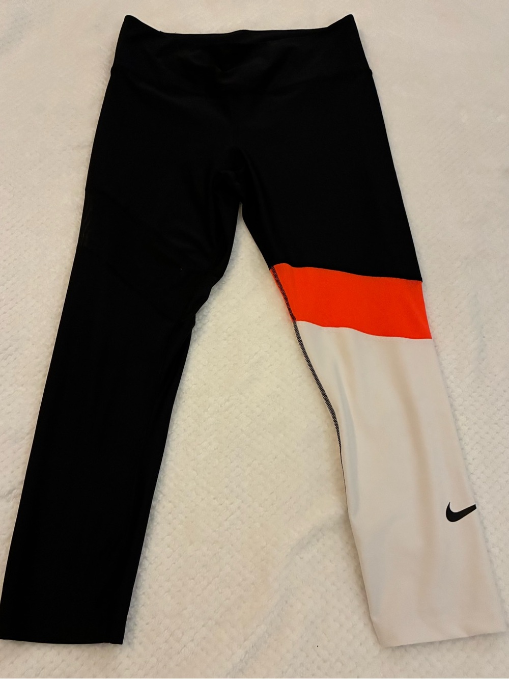 Nike 3/4 length Women’s Black, Orange & White Athletic Leggings Size Medium
